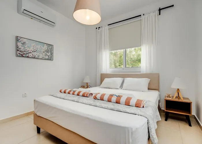 Sunnyvillas: 2br Mythical Apt*swimming Pool*ak04 * Paralimni